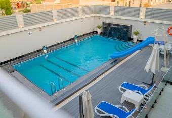 Al Qand Chalet For Families Only has rooms with a private hot tub