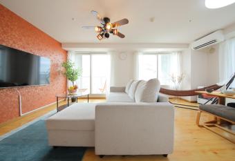 AMS TOWER 2101 has rooms with a private hot tub