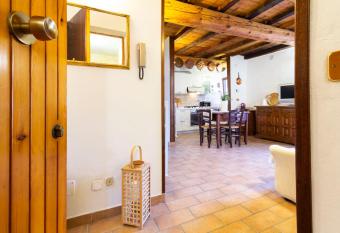 La casa nel borgo has Balcony rooms