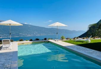 Villa Cipressi allows 18 year olds to book a room