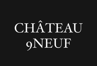 Ch  teau 9 Neuf has rooms with a private hot tub