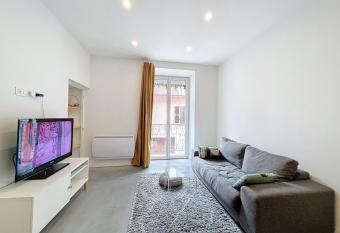 Bel Ecrin T2 35m2 Gare/Centre allows 18 year olds to book a room