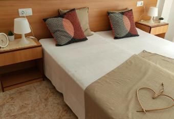 RentHappyDays Comme chez soi! allows 18 year olds to book a room