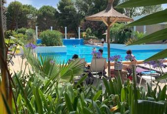 Appartement Cosy Tout Confort PARKING AC WIFI LINEN GARDEN INCLUDED complex access extra has Balcony rooms