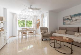 Maduflores Estepona Beach Apartment allows 18 year olds to book a room