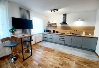 Kolory Warmii Apartamenty Gara   Podziemny-30pln-doba allows 18 year olds to book a room