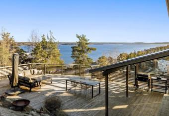 Seaside retreat has Balcony rooms