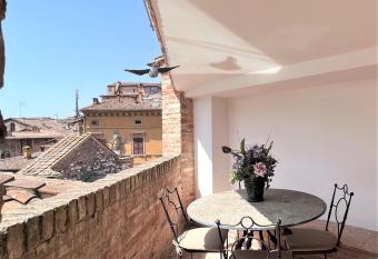 Il terrazzo di Tolomei has Balcony rooms
