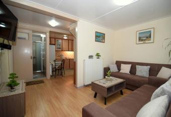 Plataneli House has Balcony rooms