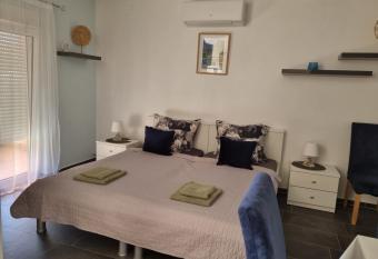 Studio apartment LENI has Balcony rooms