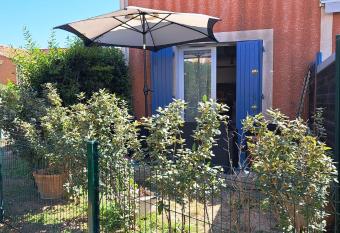 Domaine Des Berges du Canal allows 18 year olds to book a room