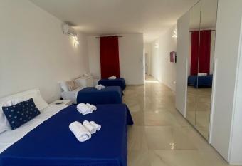 Virgilio Street has Balcony rooms