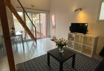 Charmant duplex + terrasse    5 min du centre d   Aix has Balcony rooms