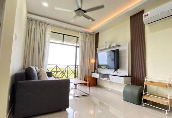 Luscious~ Walking Distance to SEE, SHOP and EAT has Balcony rooms