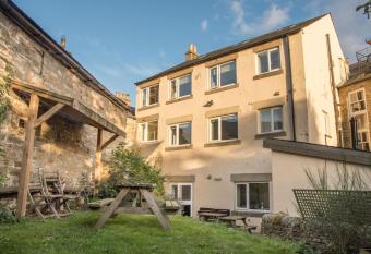 The Allendale Bunkhouse has Balcony rooms