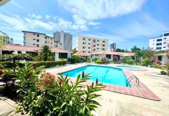 1.1.4 Casa Playera en Punta Arenas #2, a dos cuadras del mar allows 18 year olds to book a room