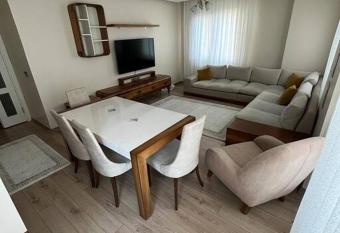 Luxury Apartment In The Center 7 Min Walking Distance to Metrobus has Balcony rooms