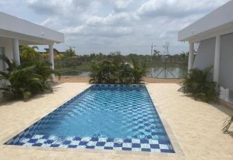 Pretty Villa allows 18 year olds to book a room