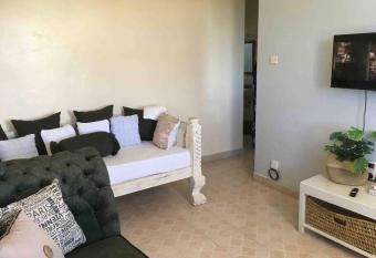 Joly Apartment Bargain Stay for 2, extra sofa bed allows 18 year olds to book a room