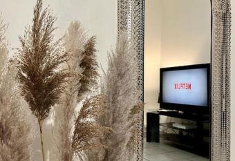 Appartement spacieux proche de la gare allows 18 year olds to book a room