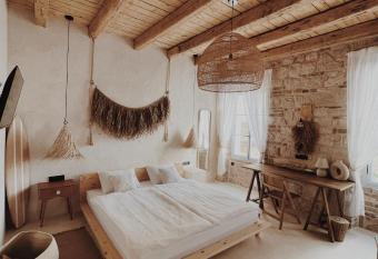 LISSA home allows 18 year olds to book a room