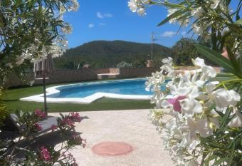 Can Andre allows 18 year olds to book a room