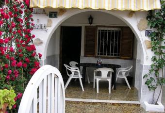 Bungalow en playa Marinas para 6/7 personas, a 150 m. del mar allows 18 year olds to book a room