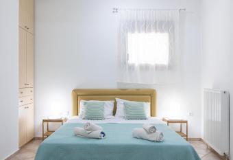 The Olympus Garden Beach House has Balcony rooms