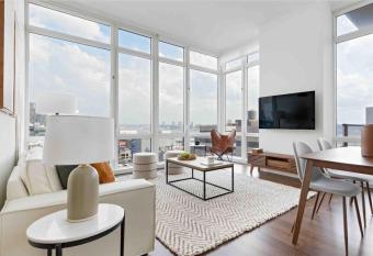 Luxury Centrally - Located 1 Bedroom Apartment has Balcony rooms