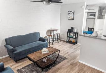 Charming Studio in Quiet Complex! has rooms with a private hot tub