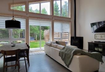 La Futaie has rooms with a private hot tub