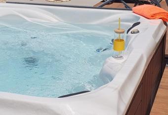 Les bonbonnettes has Balcony rooms