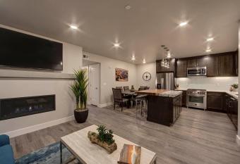 Sage Creek At Moab Luxury Condo A has rooms with a private hot tub