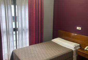 HOSTAL 36 allows 18 year olds to book a room