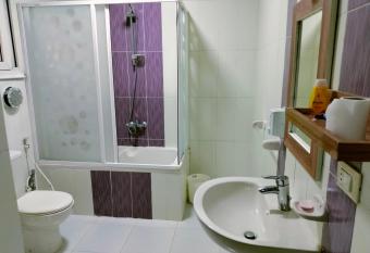                                                                  has rooms with a private hot tub