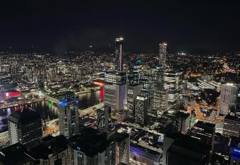 Skyline Heights 3Beds Panoramic view FreeParking has rooms with a private hot tub