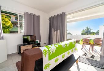 Fare Taharaa 1BR in Arue has Balcony rooms