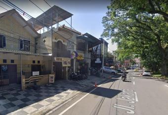 Jakarta 8B Homestay allows 18 year olds to book a room