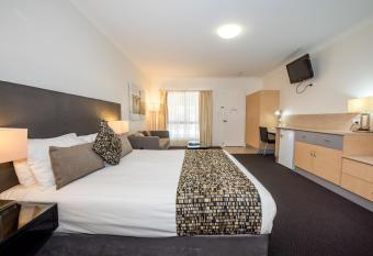 Coral Cay Resort allows 18 year olds to book a room