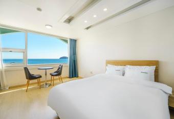 VIEW Hotel Geoje allows 18 year olds to book a room