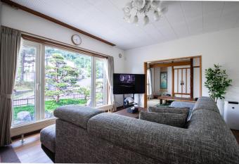 The Villa Moiwa has Balcony rooms