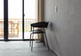 TAVISTAR has rooms with a private hot tub