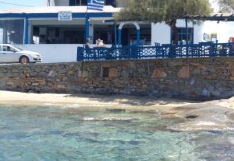 O Fotis allows 18 year olds to book a room