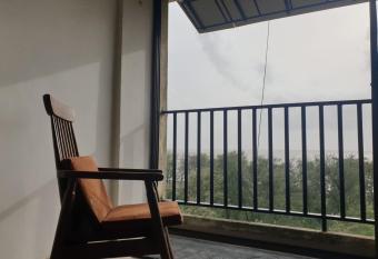 Beautiful Luxury 2BHK : Moti Daman has Balcony rooms