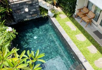 3 Bedroom Villa with private pool and rooftop has Balcony rooms