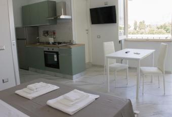 Deluxe Apartments vista Reggia di Caserta allows 18 year olds to book a room