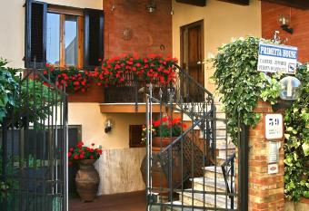 Primettahouse has Balcony rooms