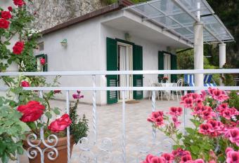 Casa Fortunata has Balcony rooms