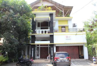 Homestay at Candi Gebang by ecommerceloka allows 18 year olds to book a room