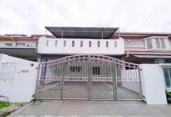 Rimba Riang Kota Damansara by Manhattan Group has Balcony rooms